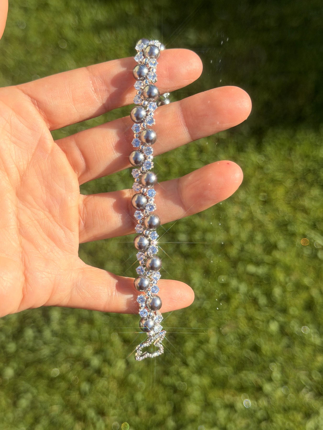 Schwarzes Perlenarmband mit Kristallen — YAROGO